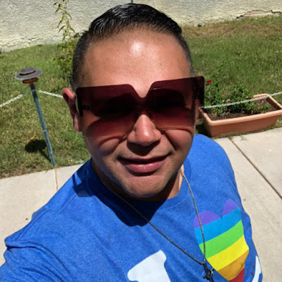 Meet your Posher, Carlos - Picture 1 of 1